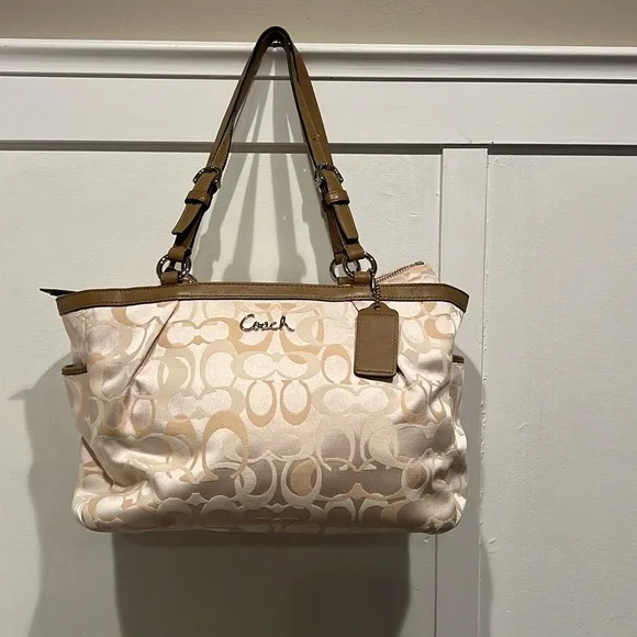 COACH Gallery Gold Lurex Signature East West Tote. - Picture 4 of 7